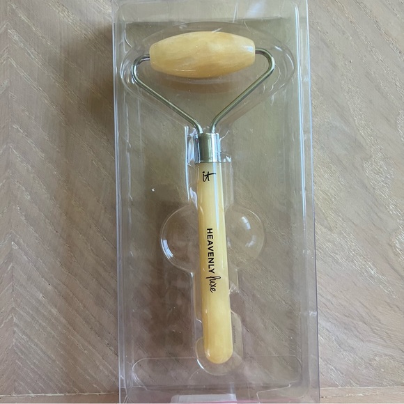 IT COSMETICS Heavenly Luxe Face & Neck Citrine Roller NWT - Picture 6 of 9